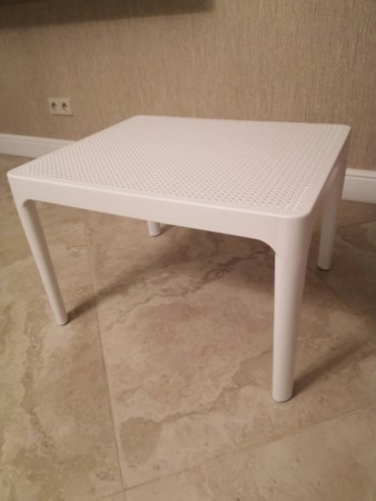 Столик пластиковый журнальный Siesta Contract Sky Side Table, белый фото
