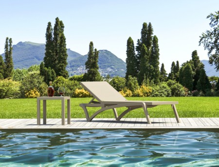 Столик пластиковый для лежака Siesta Contract Ocean Side Table, бежевый фото